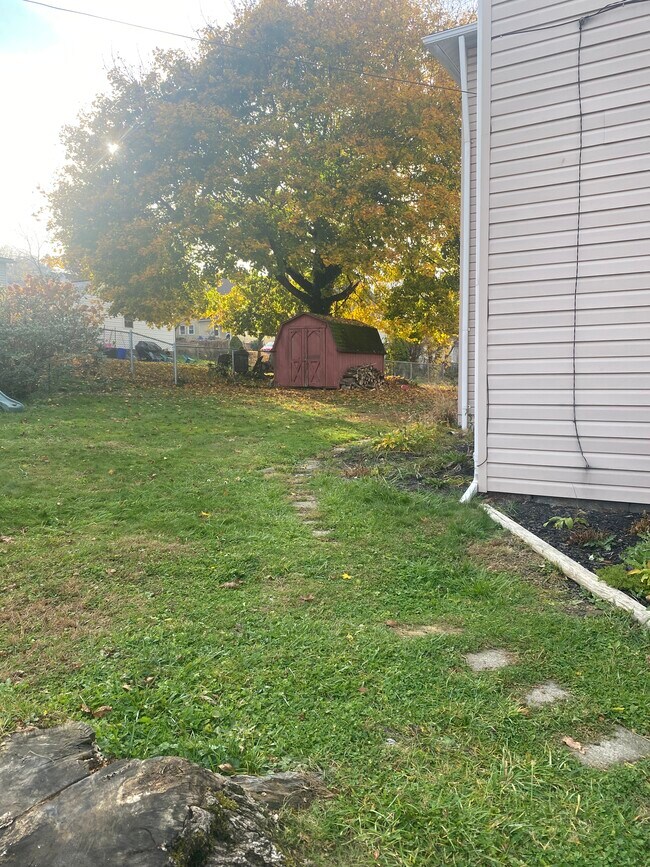 Foto del edificio - 214 1/2 Brown Ave