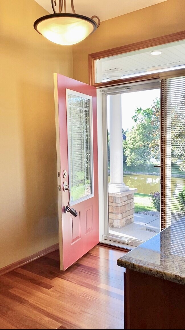 Foto del edificio - 3844 Linden Dr E