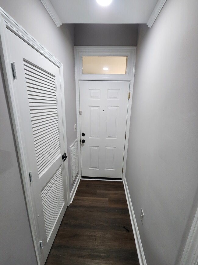 Foto del edificio - 405 W 7th St
