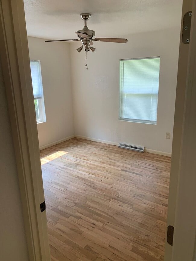 Building Photo - 807 Fairgrounds Rd