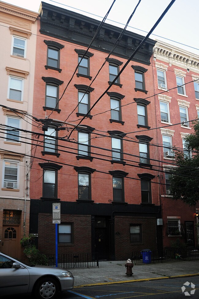 Primary Photo - 117 WILLOW Ave