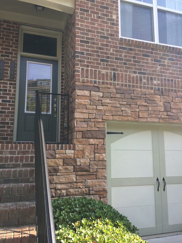 Building Photo - 2041 Cobblestone Circle Northeast