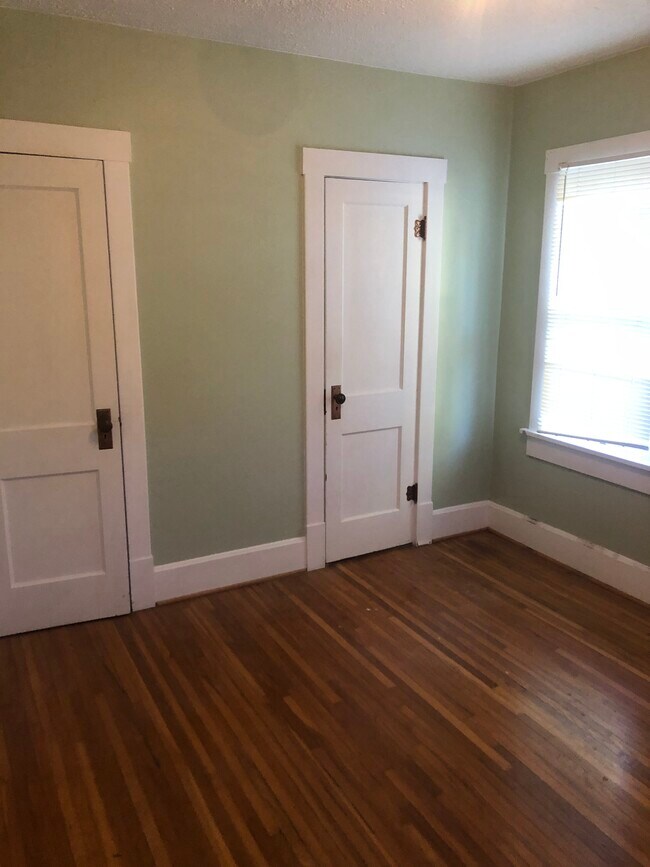 Bedroom 1 - 604 W Ildereen St