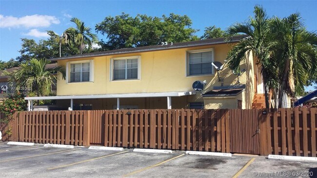 Building Photo - 3 br, 2 bath  - Tennis View Condo