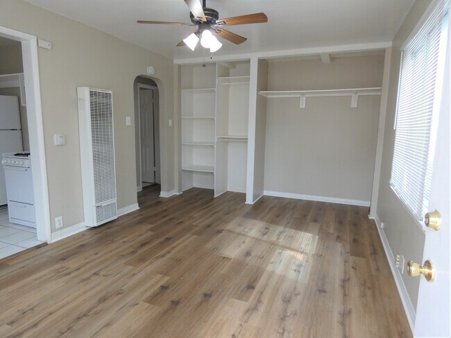 Building Photo - 930 Daisy Ave