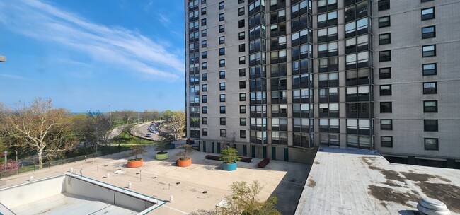 Building Photo - 5701 N Sheridan Rd