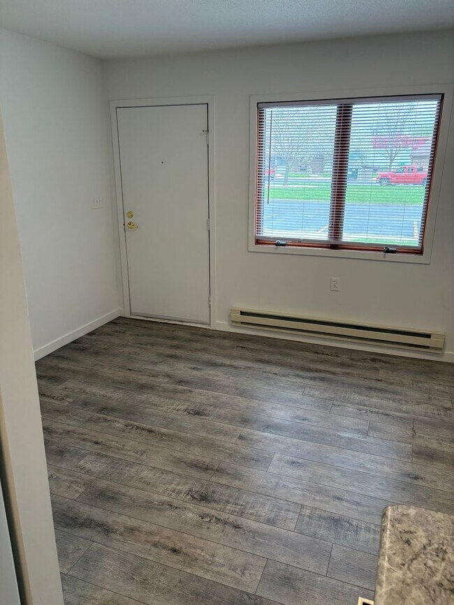 Building Photo - 601 N State St