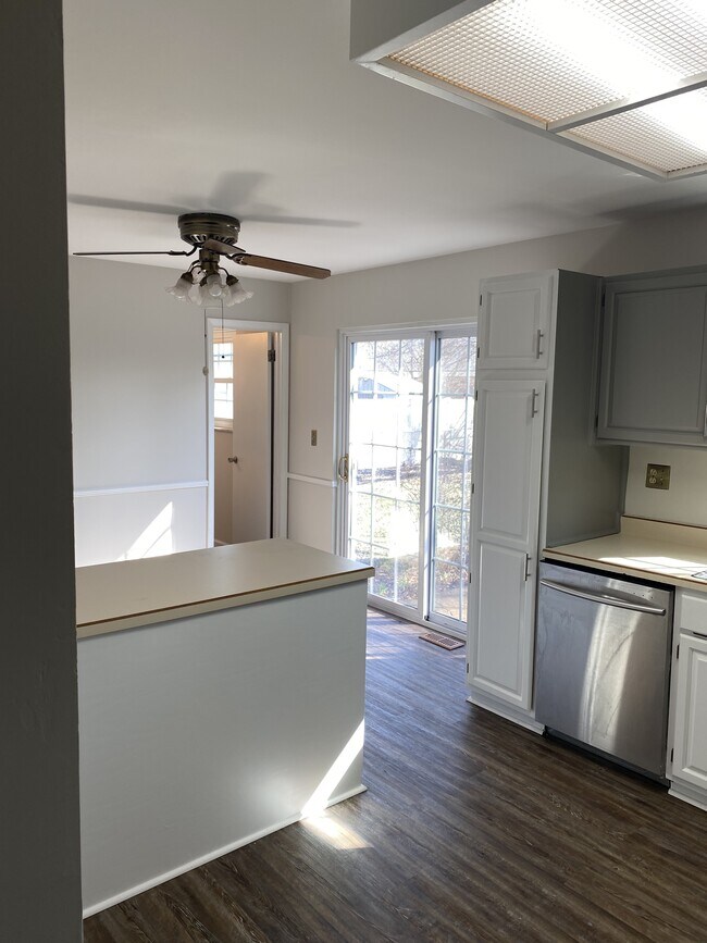 dining - 1582 Turquoise Dr