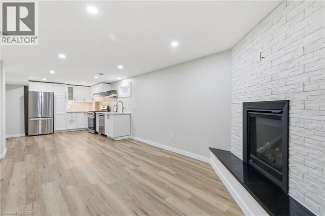 Building Photo - 17 Halam Ave