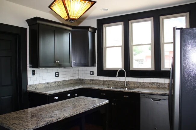 Building Photo - 427 N Washington St