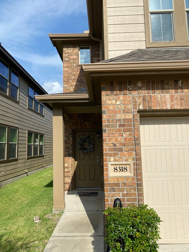 Puerta principal - 8318 Columbia Forest Dr