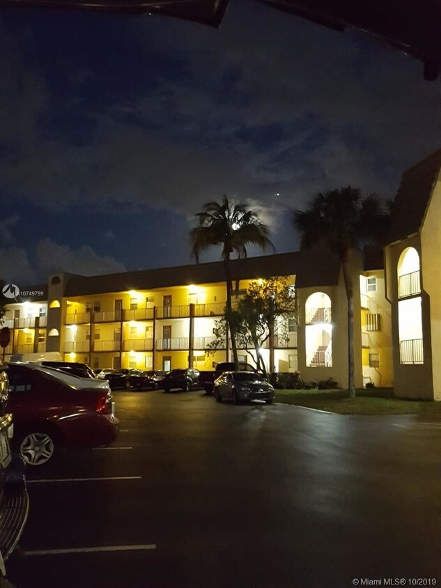 8305 Sunrise Lakes Blvd Unit 305, Sunrise, FL 33322 Apartment for