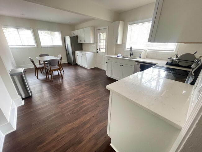 Foto del edificio - Room in House on Linda Ln SE