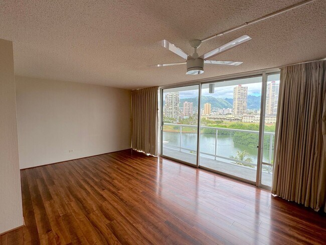 Foto del edificio - In the heart of Waikiki 1bed+Den, 1.5bath ...