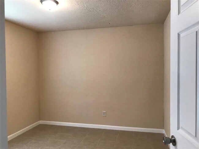 Building Photo - 1306 Wildgrove Dr
