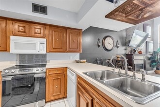 Building Photo - 3905 Sunrise Dr