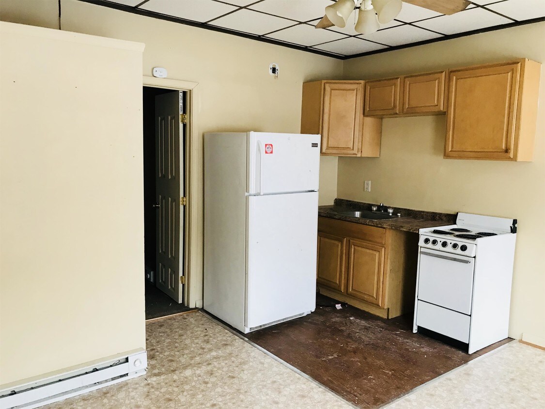19 Franklin St Unit 9, Auburn, NY 13021 Room for Rent in Auburn, NY