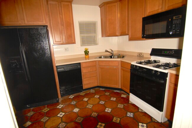 Kitchen without fridge - 200 Longfellow Ave