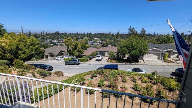 Building Photo - 334 Oakview Dr