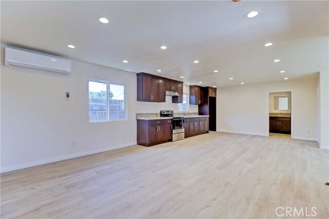 Foto del edificio - 547 W Orangethorpe Ave