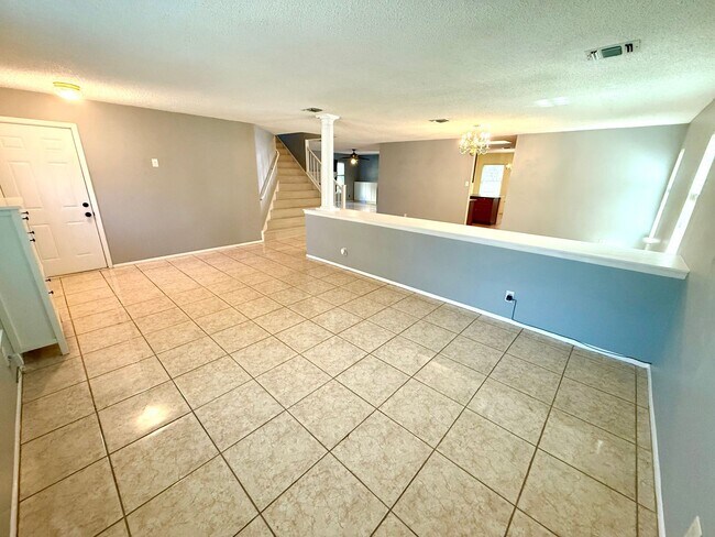 Building Photo - AVAILABLE NOW! 2- Story 4 Bedroom / 2.5 Bath Home Near Sea World!