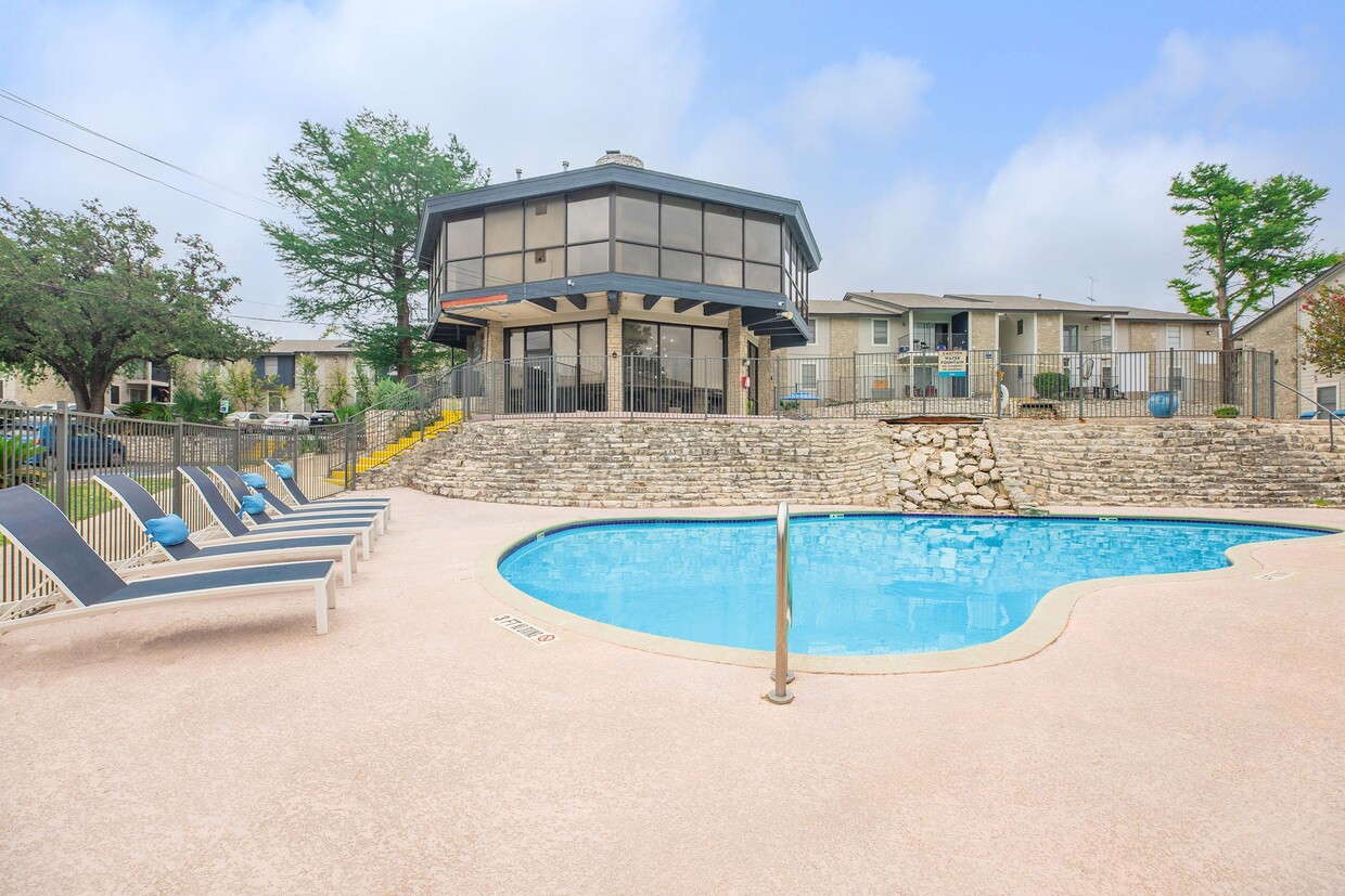 Primary Photo - Pearl Park Apartments