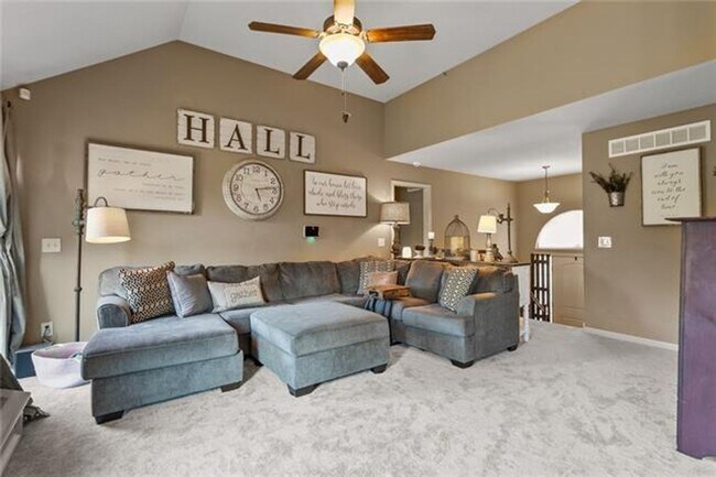 Foto del edificio - Coming Soon! 3BR 2.5BA | Oversize garage | Fenced backyard!