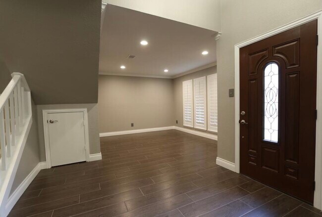 Foto del edificio - 2842 River Birch Dr