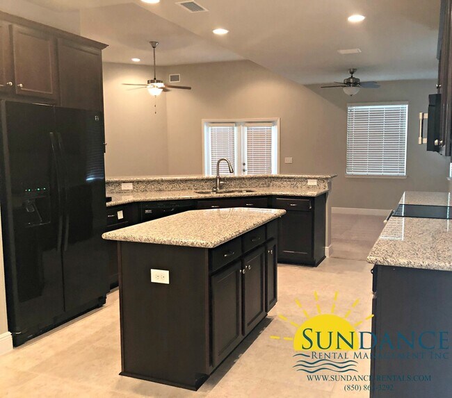 Building Photo - Beautiful 3-Bedroom Home in Hammock Bay wi...