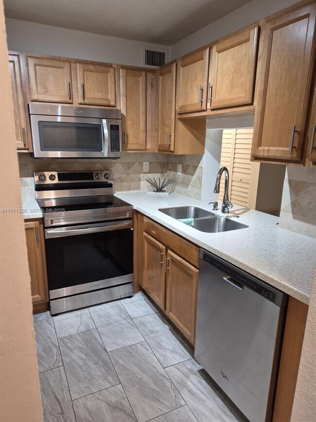 Foto del edificio - 116 NW 60th Ave