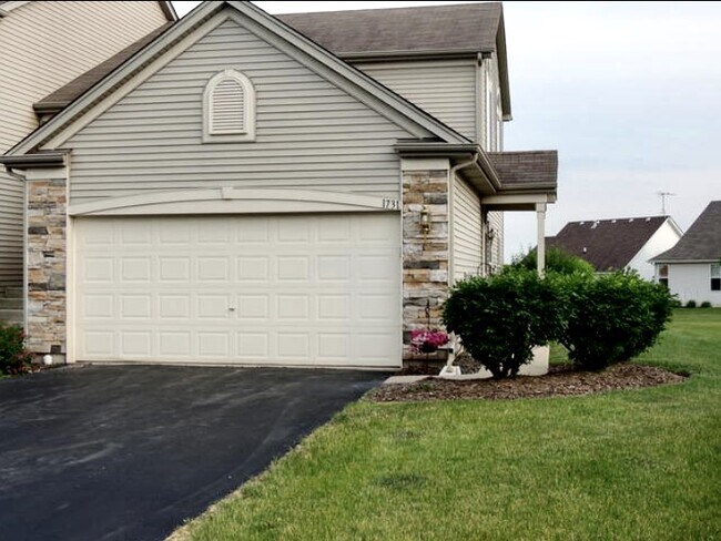 Building Photo - 1731 Fieldstone Dr S