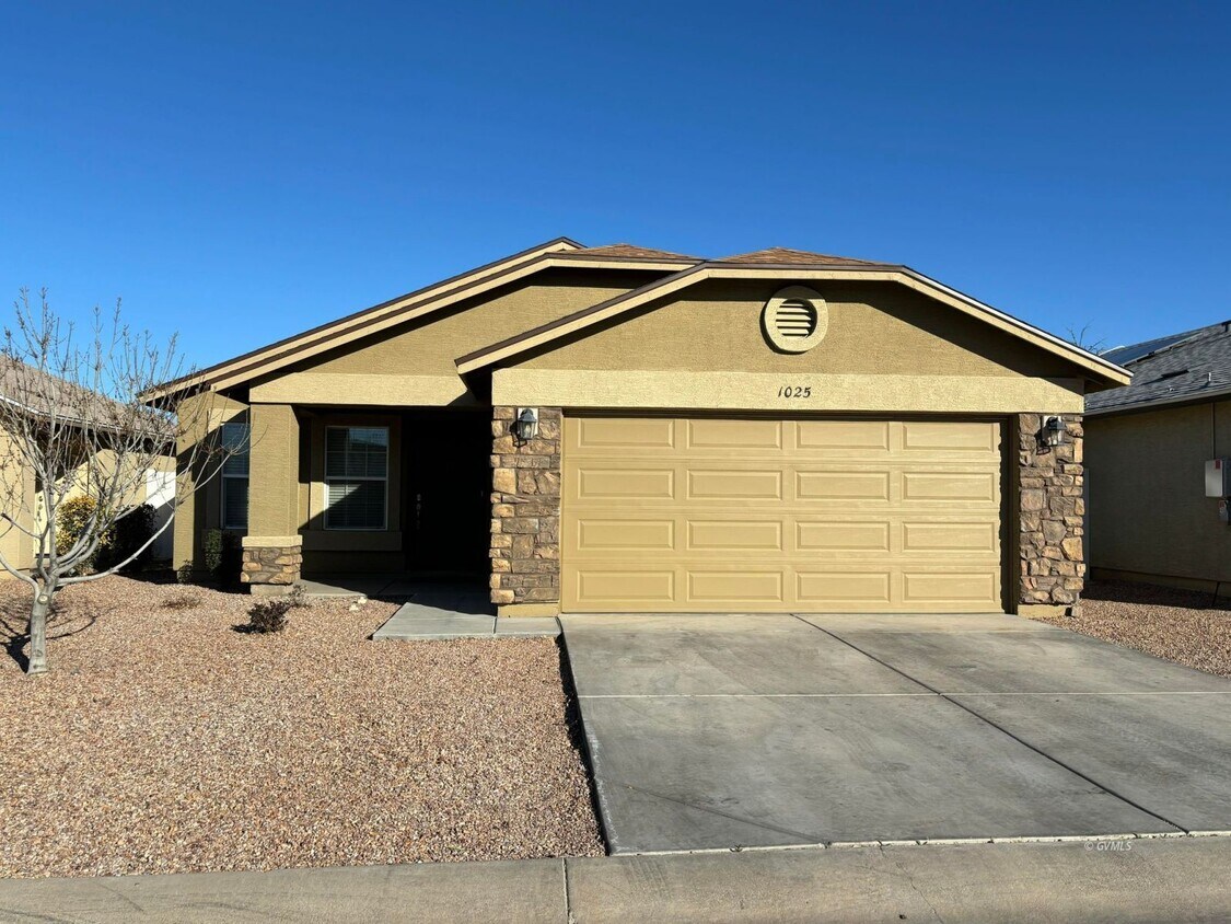Primary Photo - 1025 Gila Dr