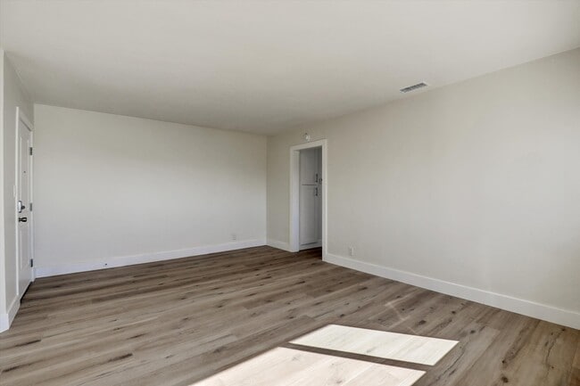 Building Photo - 811 Buena Vista