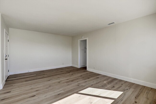 Foto del edificio - 811 Buena Vista