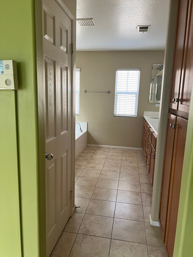 Building Photo - 12851 Serpentine Way