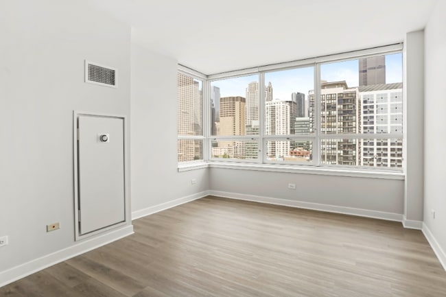 Photo - 741 W Adams St Apartment