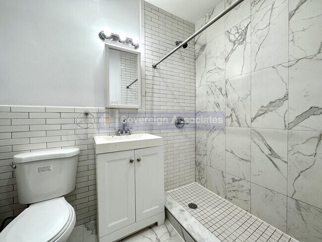 Building Photo - 45 Tiemann Place