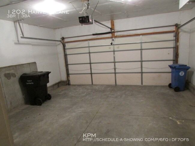 Building Photo - 1202 Harvest Ln