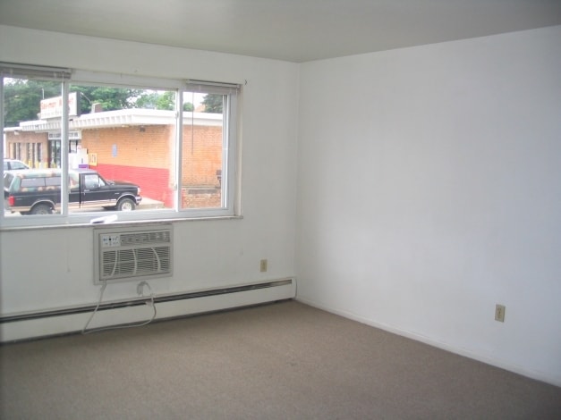 Building Photo - 4370 State Rd