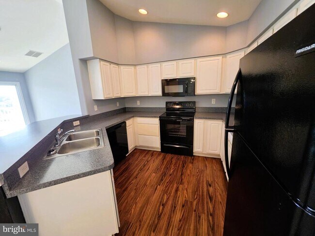 Foto del edificio - 3003L Heather Ln
