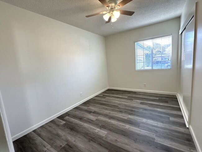 Foto del edificio - Modern Elegance and Tranquility: Remodeled...