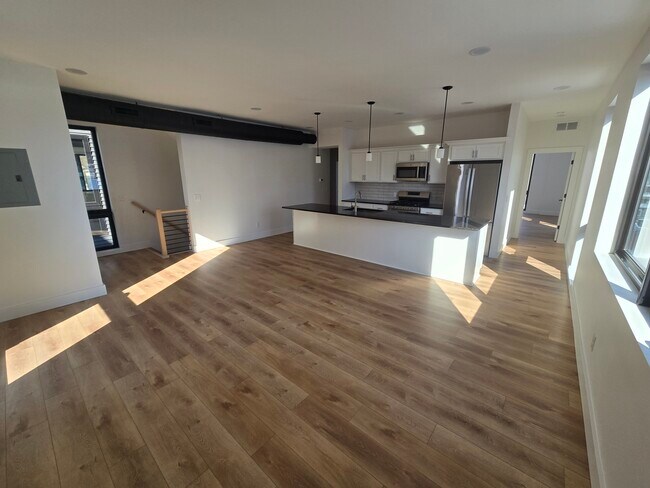 Foto del edificio - 2448 Professor Ave