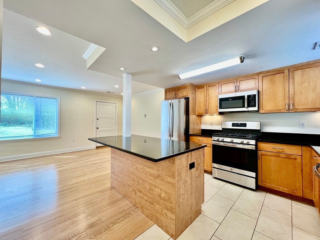 Primary Photo - 180 Thornton Rd