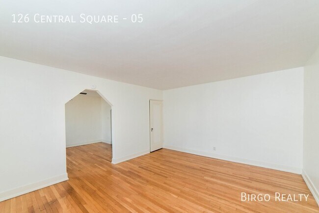 Building Photo - Corner Oasis: Charming One-Bedroom with Wo...