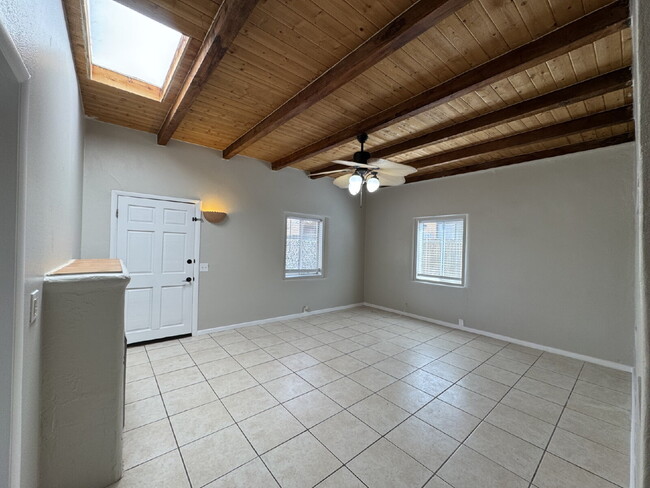 Building Photo - 3 bed 2 bath Santa Fe Home