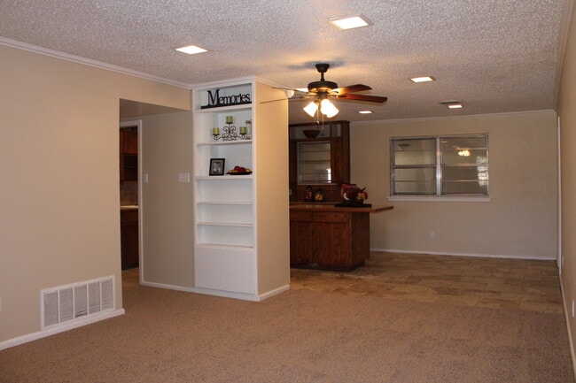 Building Photo - PRE-LEASING FOR AUGUST! 4 Bedroom/2 Bath Home Near TTU and LCU