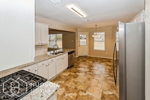 Building Photo - 3902 Evinrude Dr