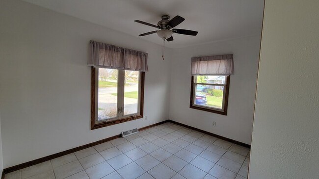 Building Photo - 8233 Imperial Dr