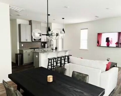 Foto del edificio - Room in Townhome on Golden Gate Ln