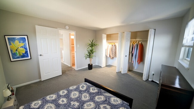 Dormitorio amueblado - Riverview Crossings